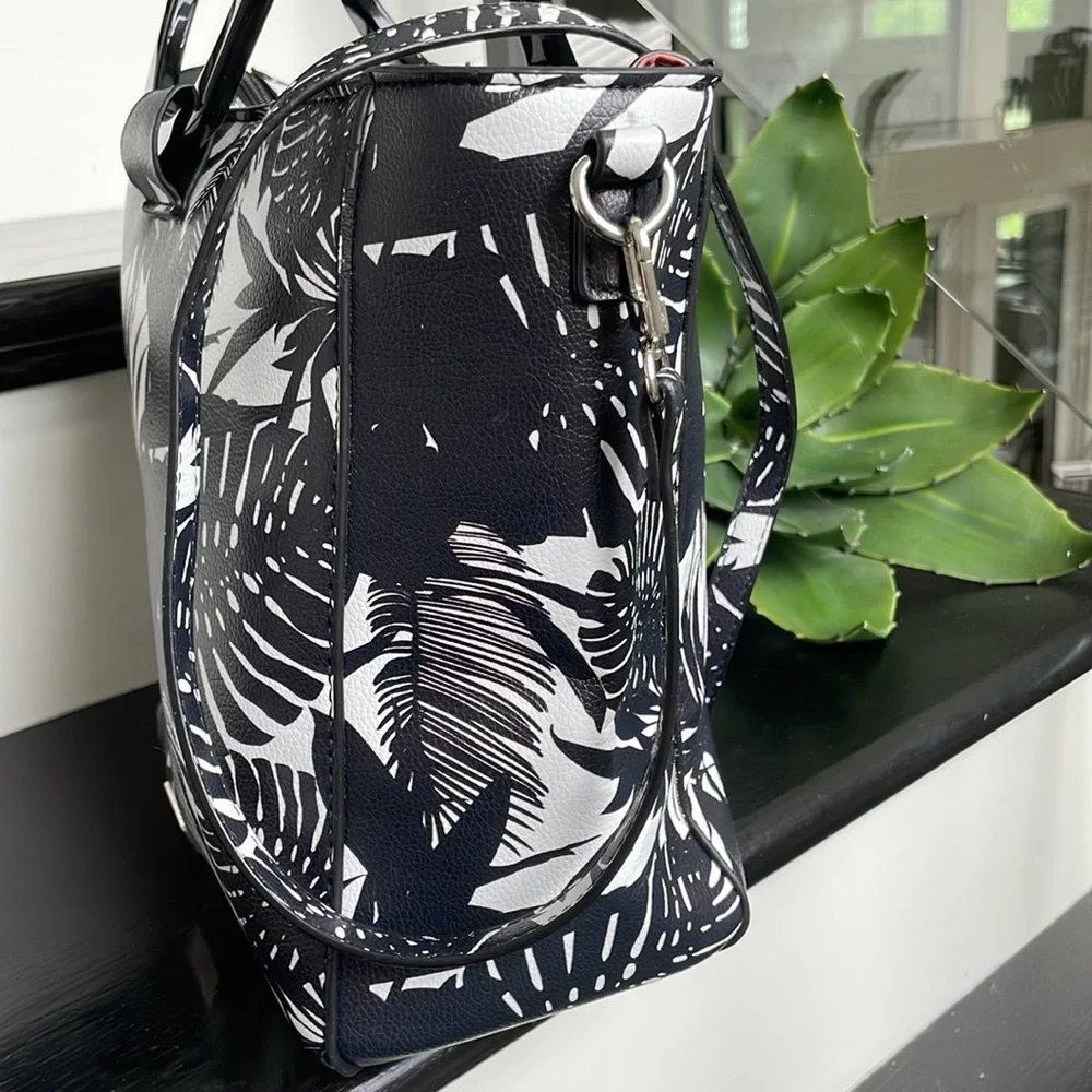 Carlos Santana, black white Crossbody shoulder handbag purse like new tropical - Picture 6 of 11